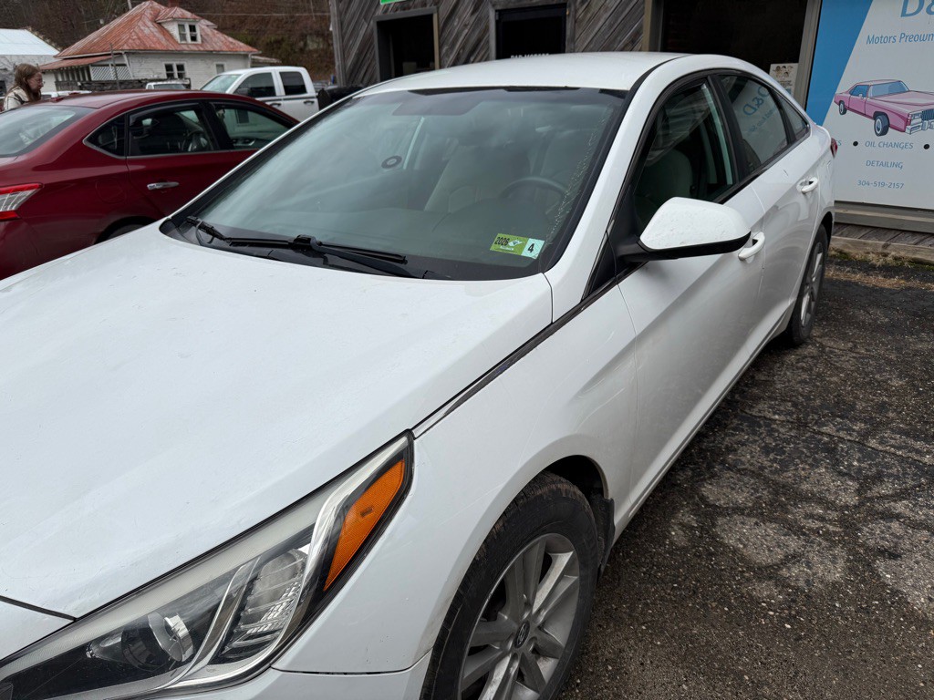 2015 Hyundai Sonata Image 2