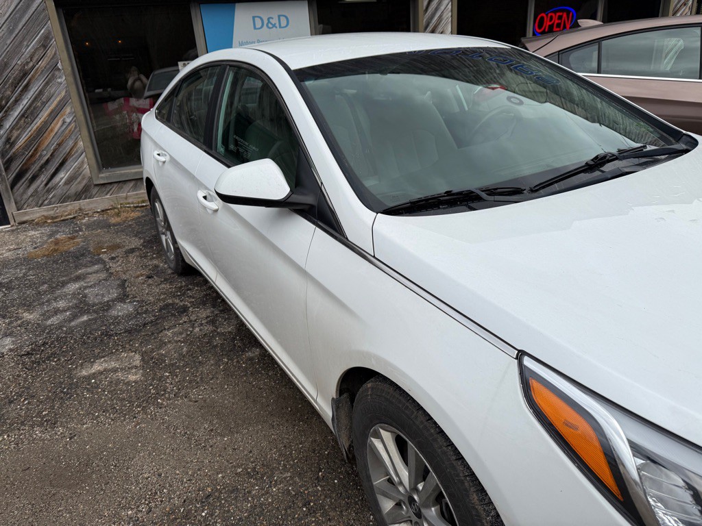 2015 Hyundai Sonata Image 3