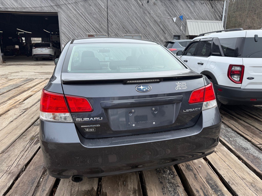2013 Subaru Legacy Image 4