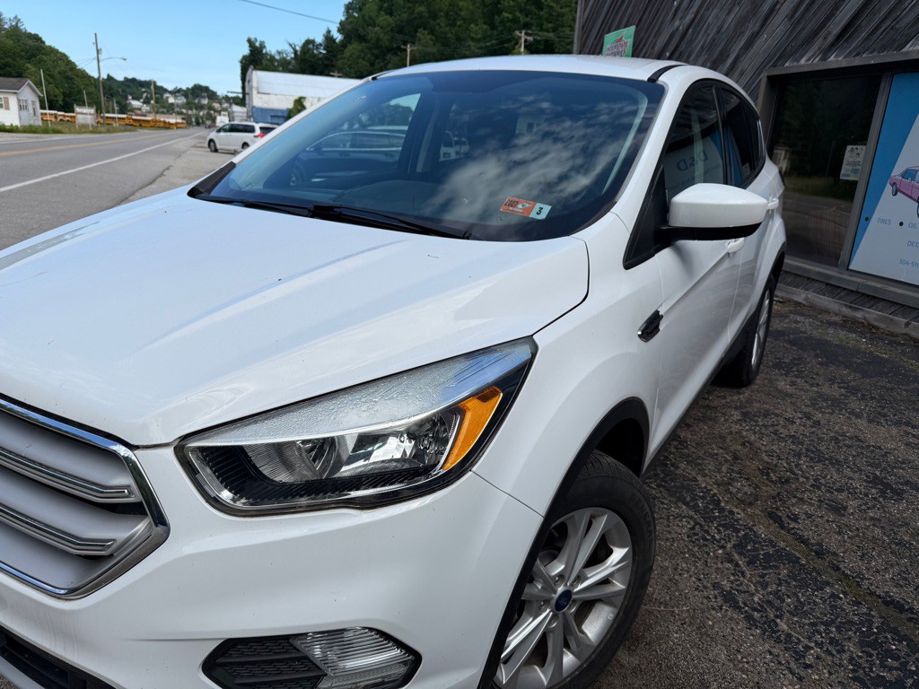 2019 Ford Escape Image 2
