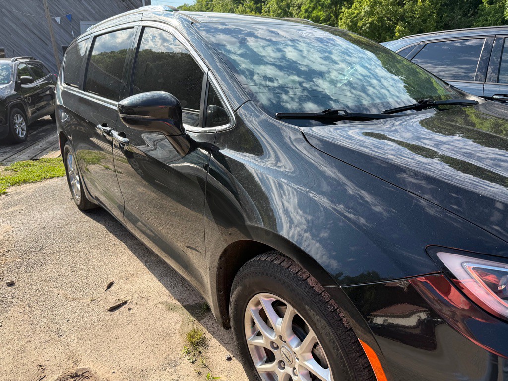 2021 Chrysler Pacifica Image 3