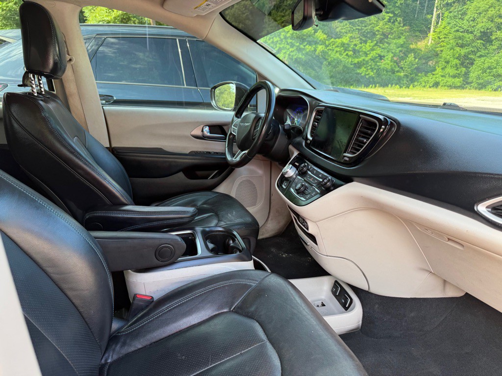 2021 Chrysler Pacifica Image 5