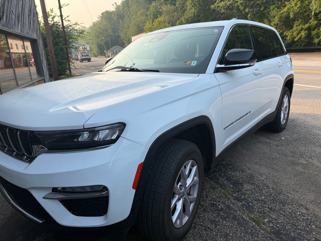 2022 Jeep Grand Cherokee Image 2