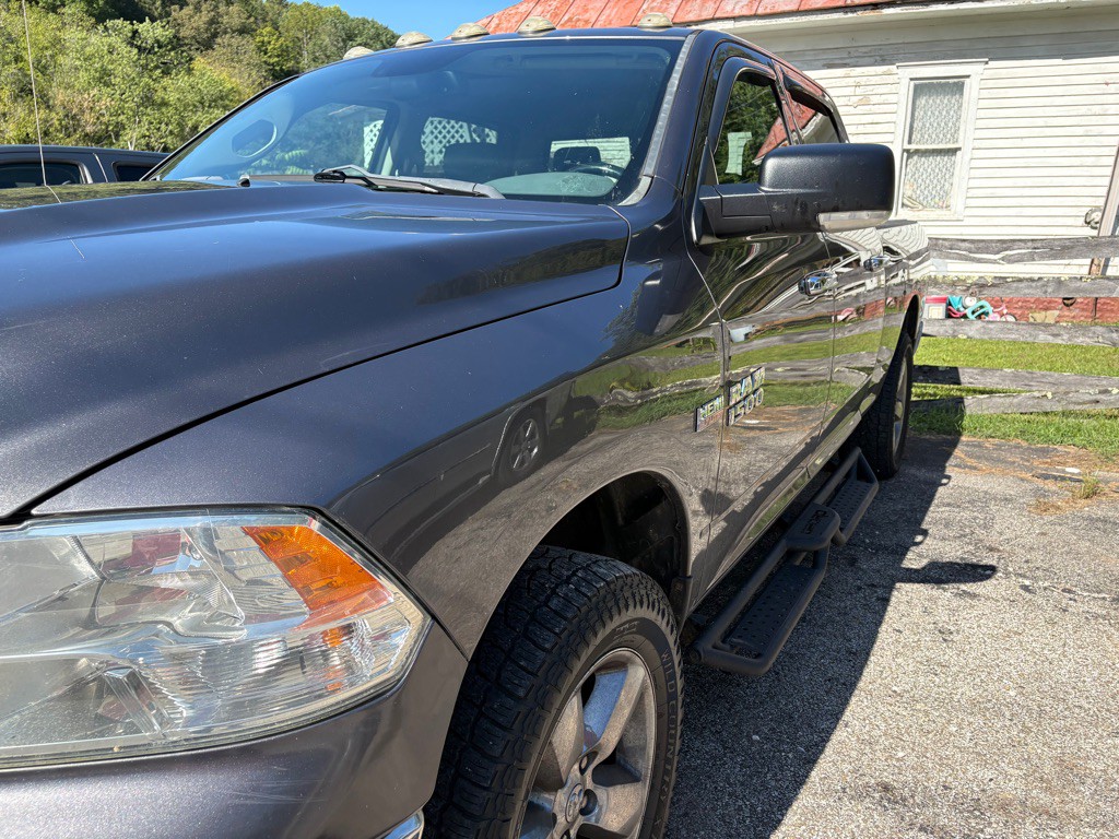 2015 RAM 1500 Image 2