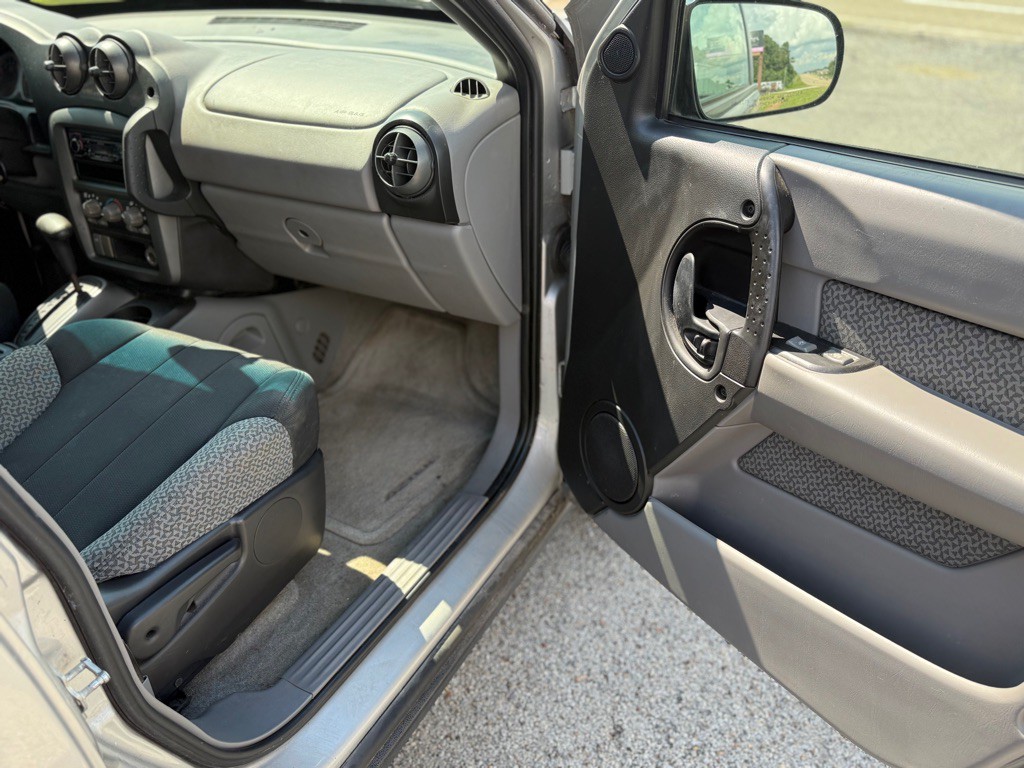 2005 Pontiac Aztek Image 16