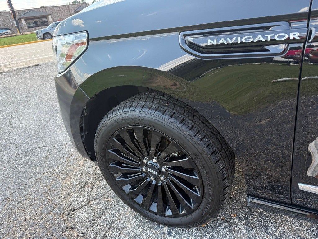 2018 Lincoln Navigator Image 9