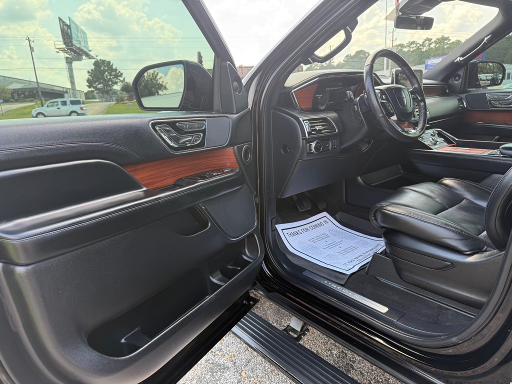 2018 Lincoln Navigator Image 10