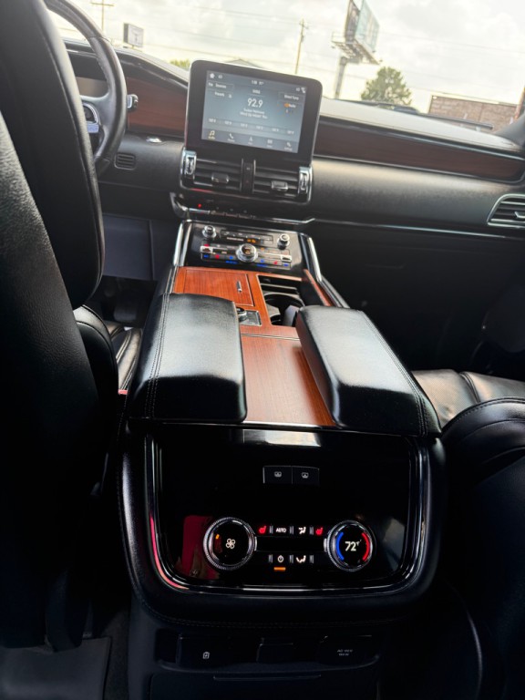 2018 Lincoln Navigator Image 16