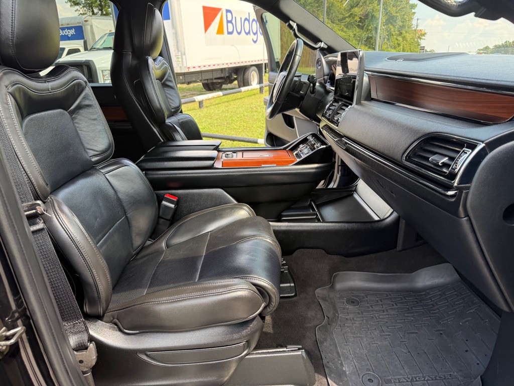 2018 Lincoln Navigator Image 23
