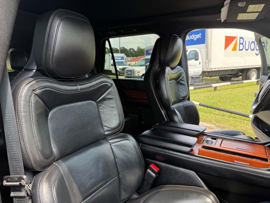 2018 Lincoln Navigator Image 24