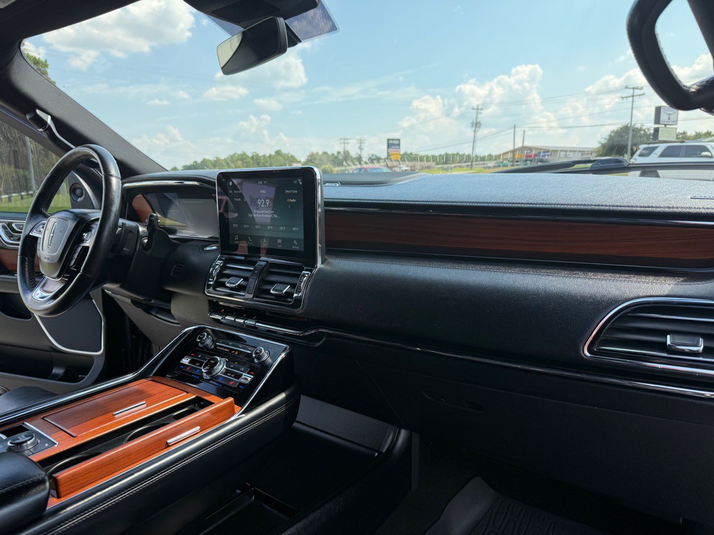 2018 Lincoln Navigator Image 25
