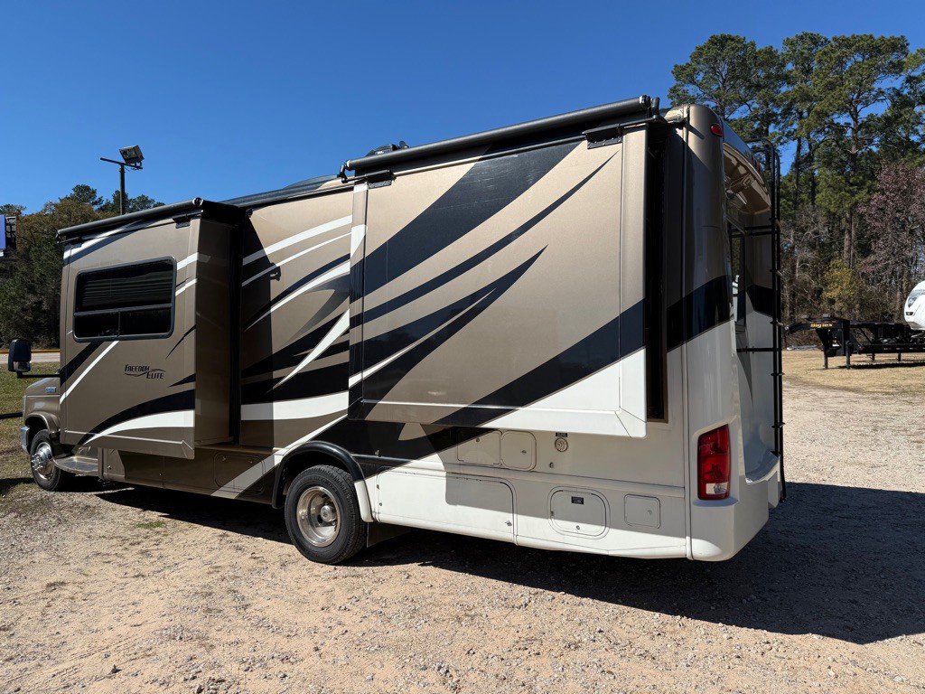 2011 Ford Econoline Image 3