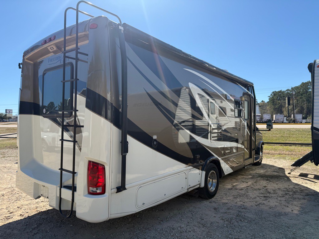 2011 Ford Econoline Image 4