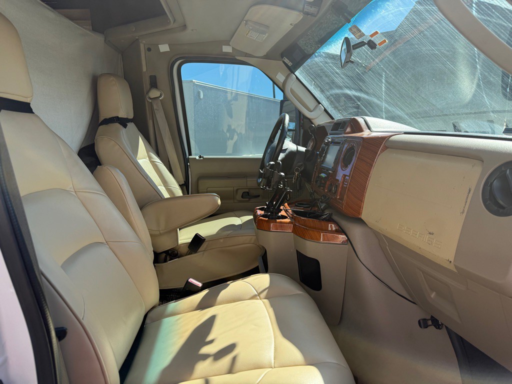 2011 Ford Econoline Image 5