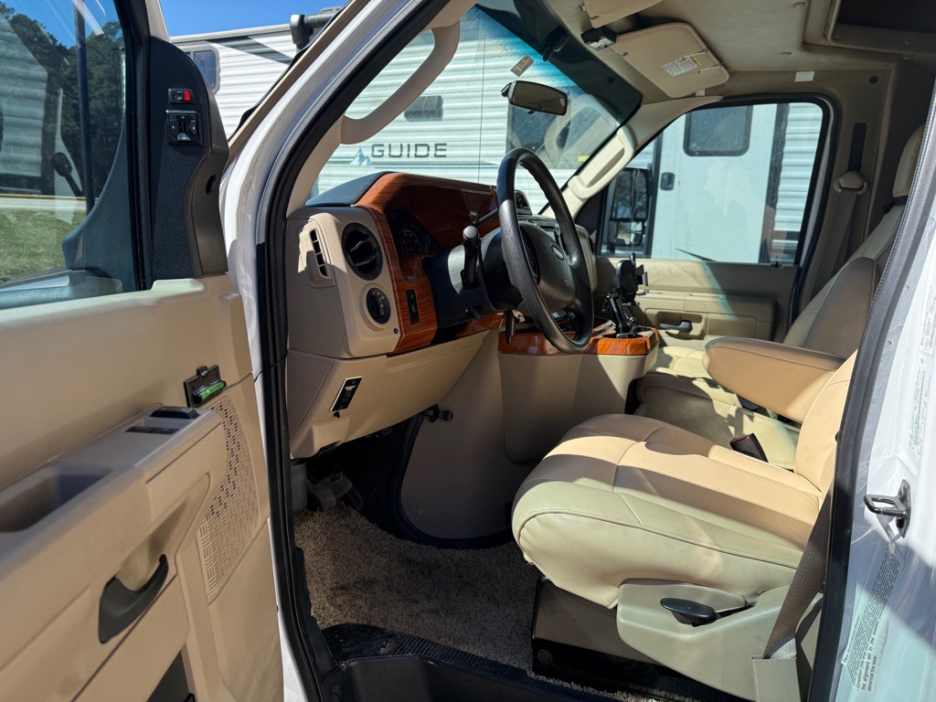 2011 Ford Econoline Image 6