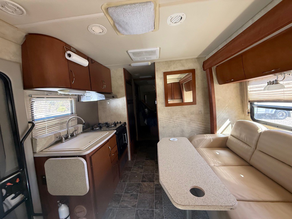 2011 Ford Econoline Image 9