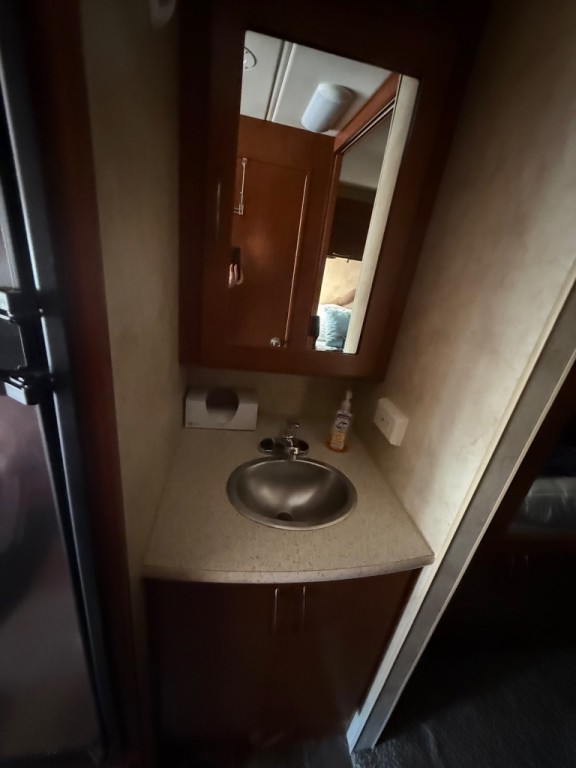 2011 Ford Econoline Image 11