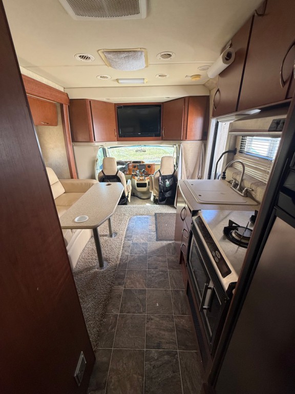 2011 Ford Econoline Image 13