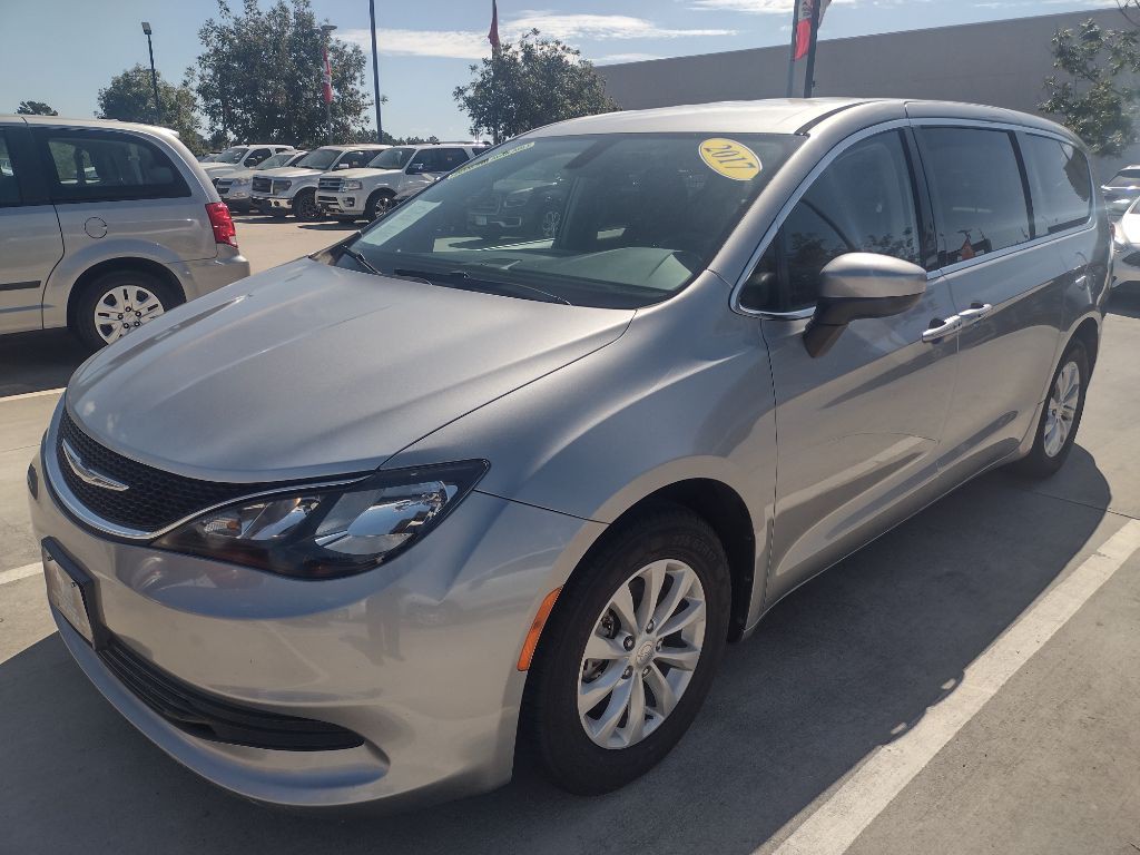 2017 Chrysler Pacifica Image 3