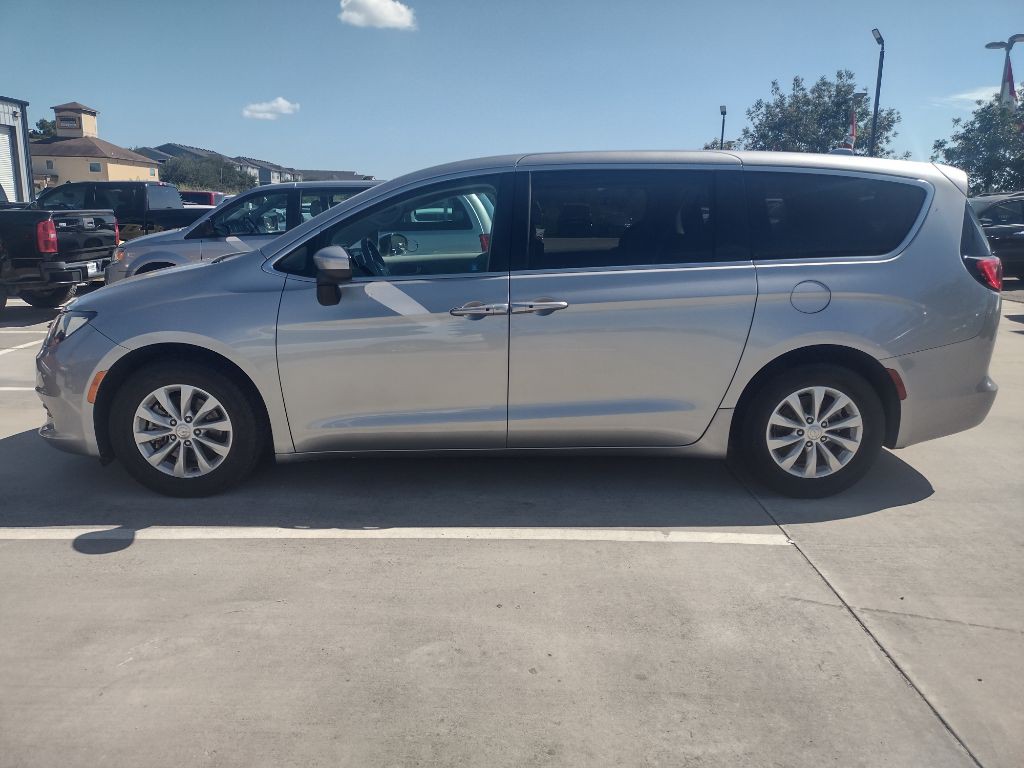 2017 Chrysler Pacifica Image 4