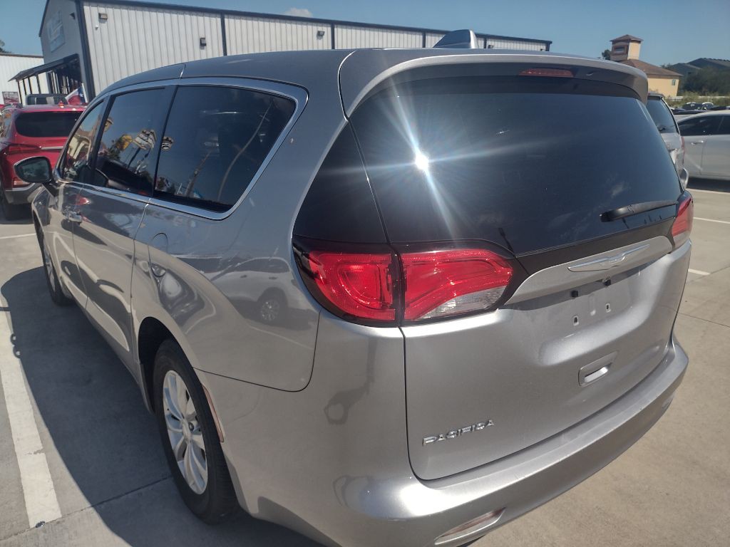 2017 Chrysler Pacifica Image 5