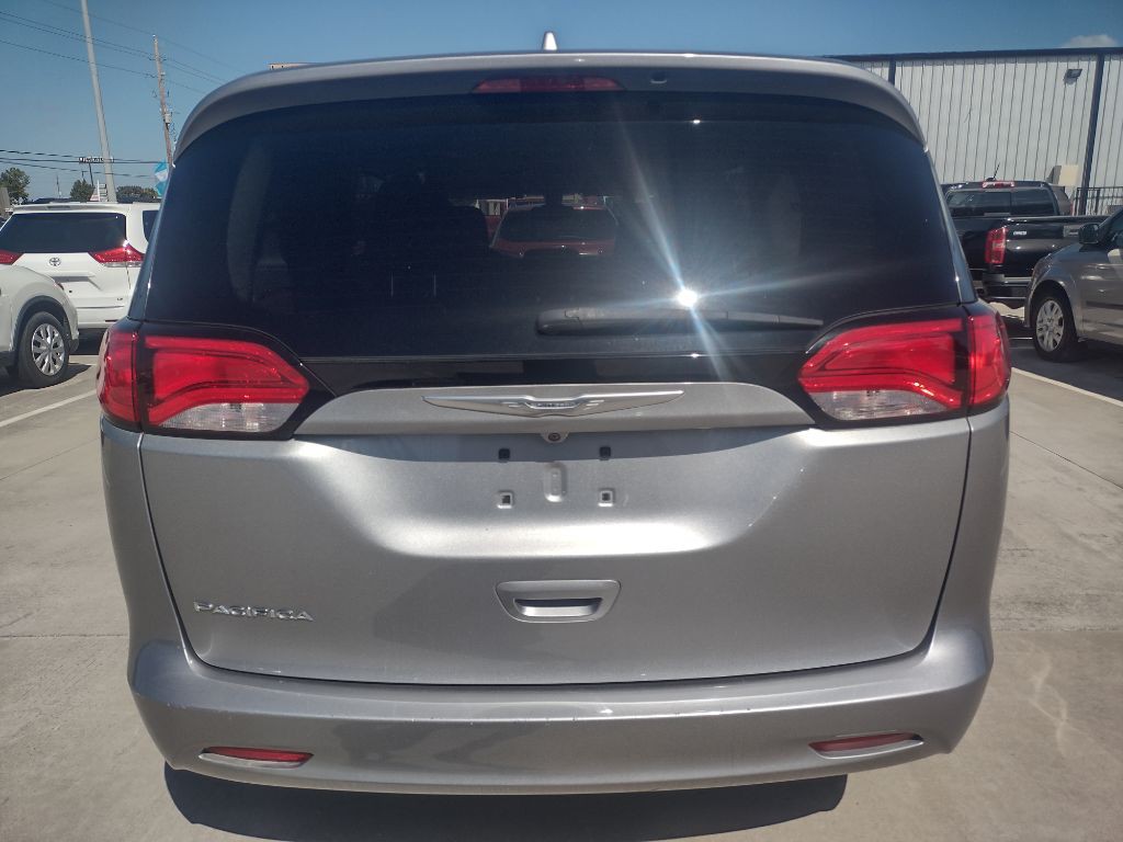 2017 Chrysler Pacifica Image 6