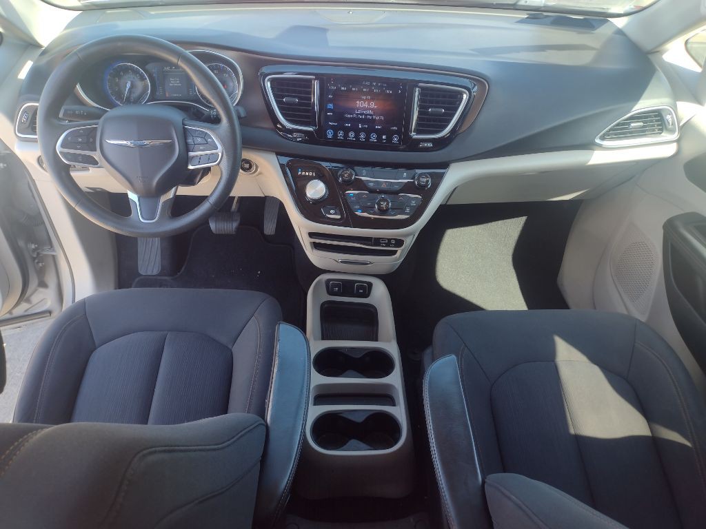 2017 Chrysler Pacifica Image 10