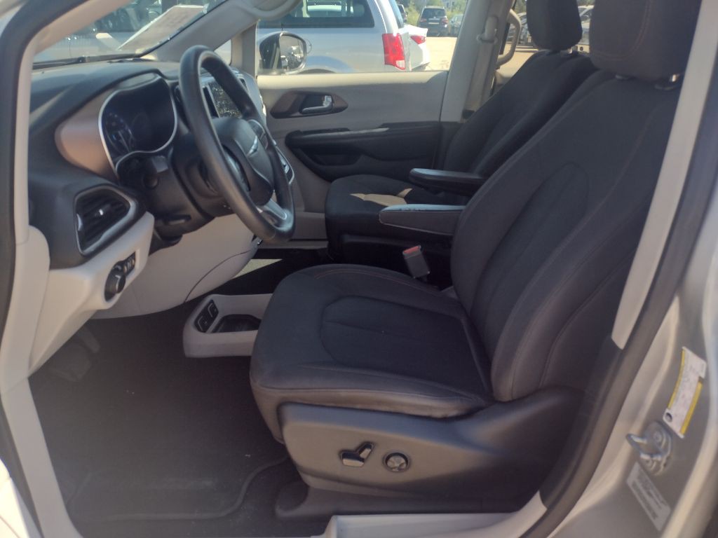 2017 Chrysler Pacifica Image 11