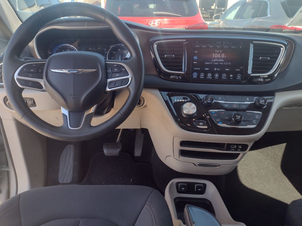 2017 Chrysler Pacifica Image 13