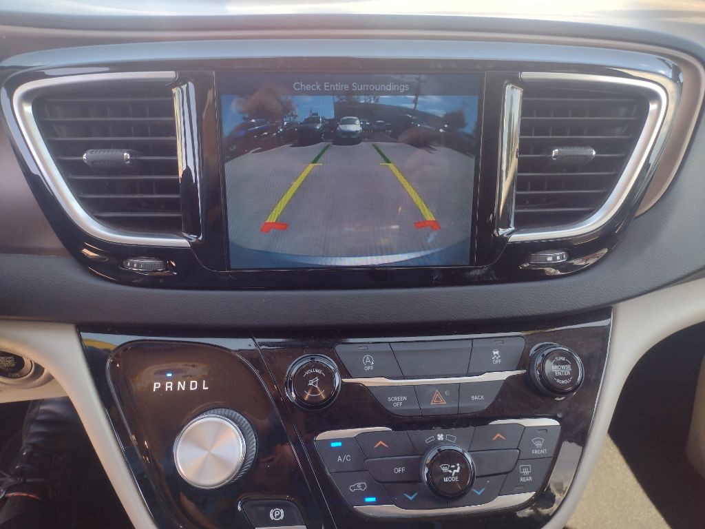 2017 Chrysler Pacifica Image 15