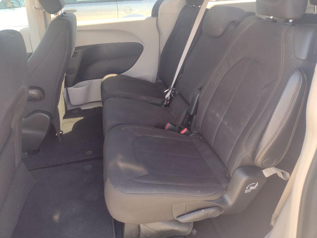 2017 Chrysler Pacifica Image 16