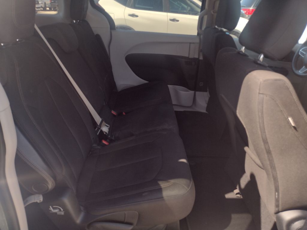 2017 Chrysler Pacifica Image 19