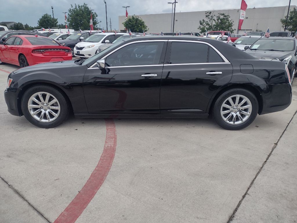 2012 Chrysler 300 Image 4