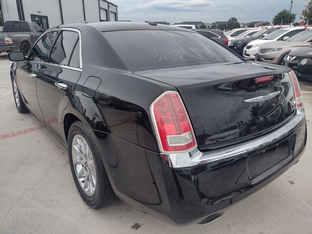 2012 Chrysler 300 Image 5