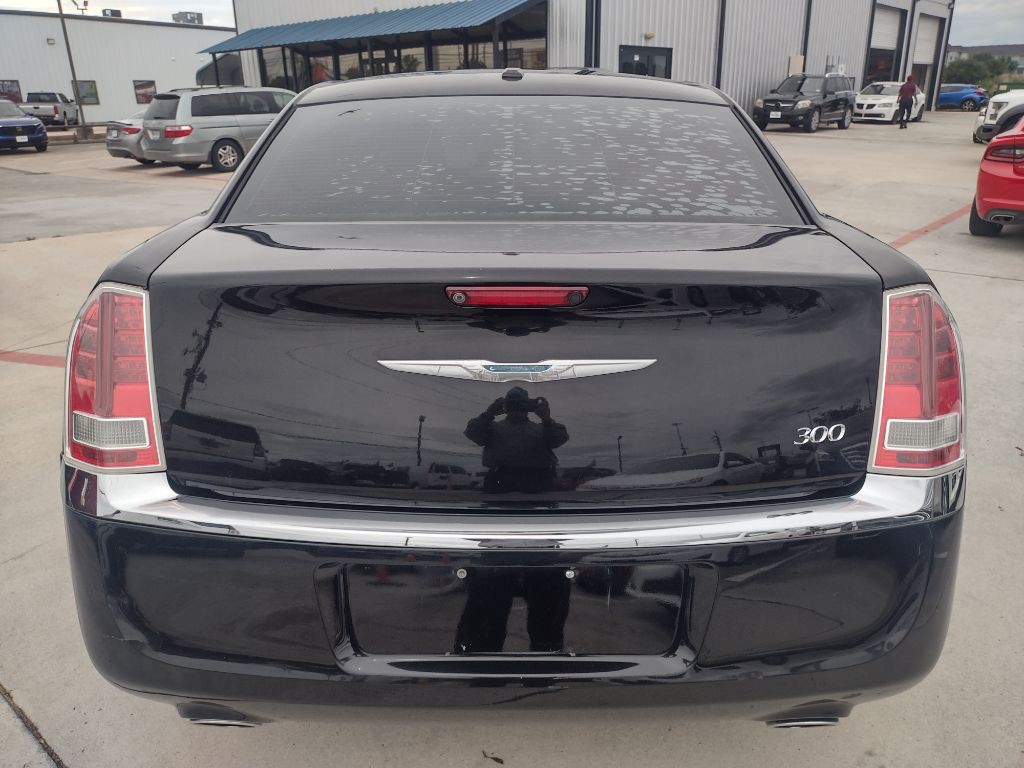 2012 Chrysler 300 Image 6