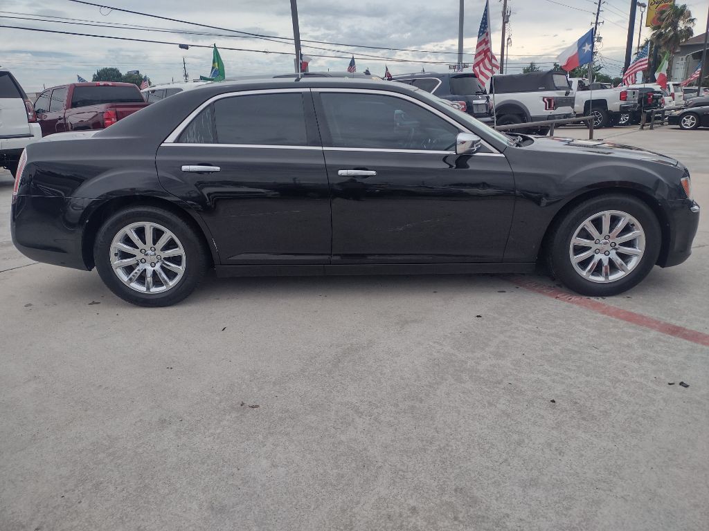 2012 Chrysler 300 Image 8