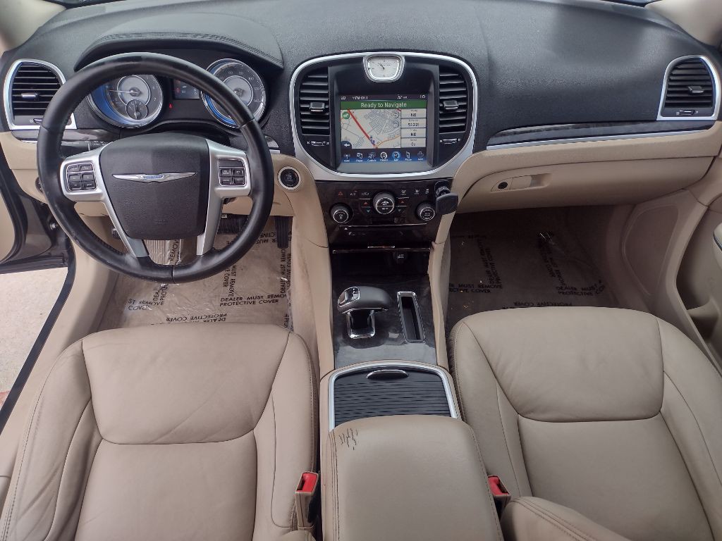 2012 Chrysler 300 Image 12
