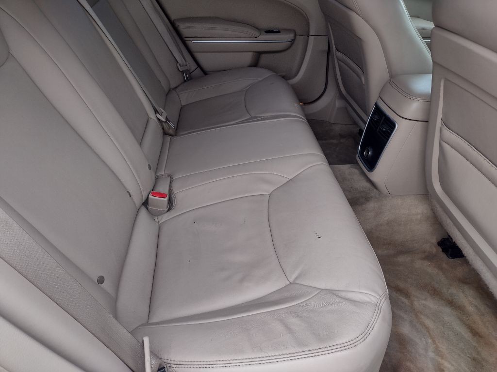 2012 Chrysler 300 Image 20