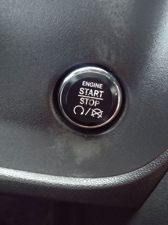 2014 Dodge Challenger Image 12