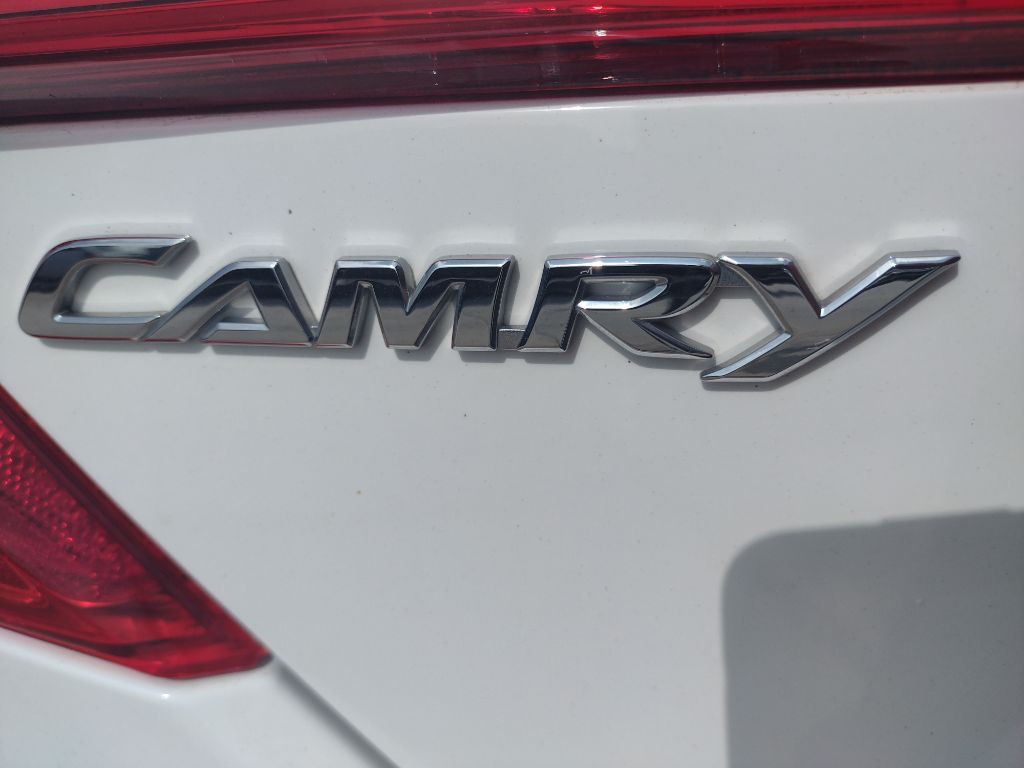 2013 Toyota Camry Image 9