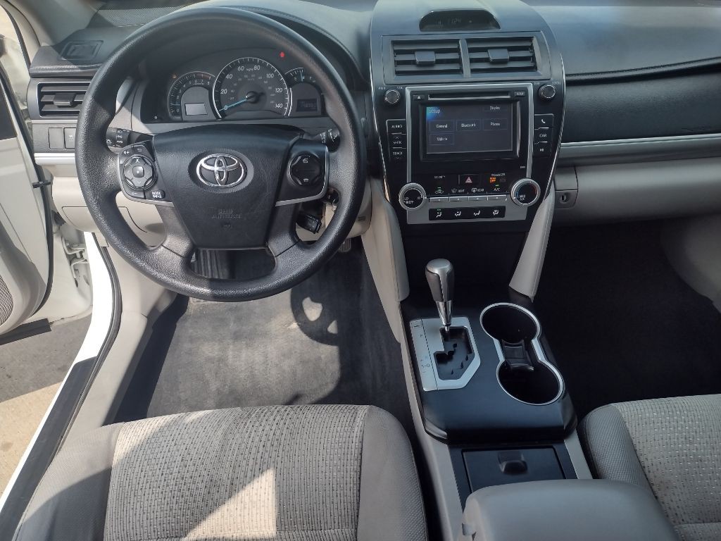 2013 Toyota Camry Image 12