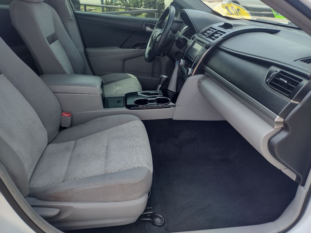 2013 Toyota Camry Image 14