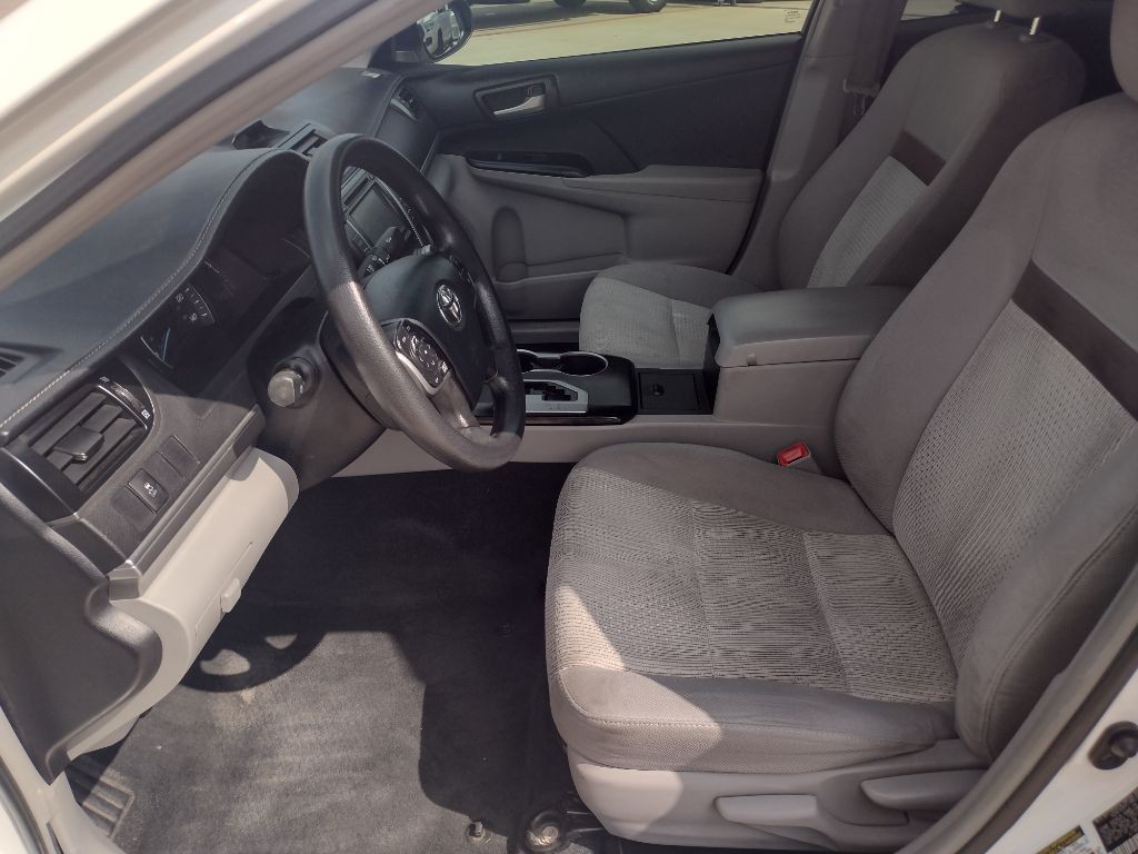 2013 Toyota Camry Image 16