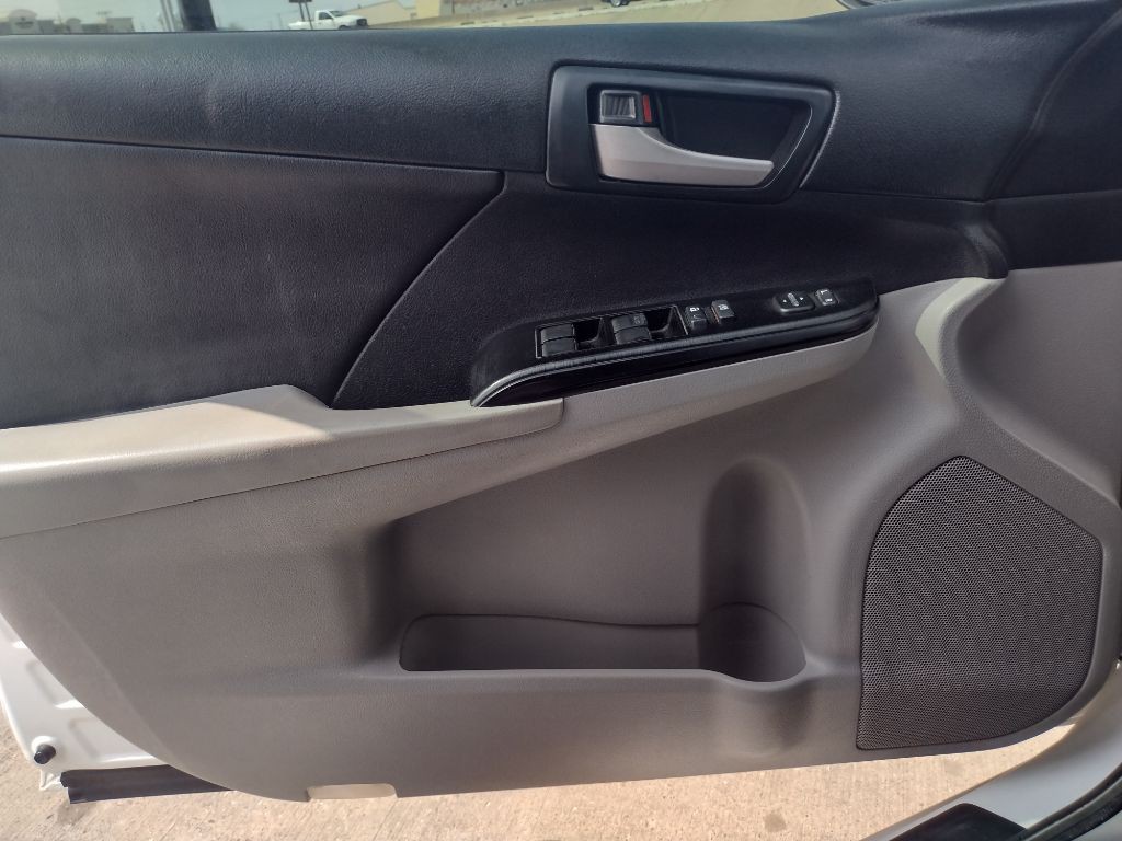2013 Toyota Camry Image 18
