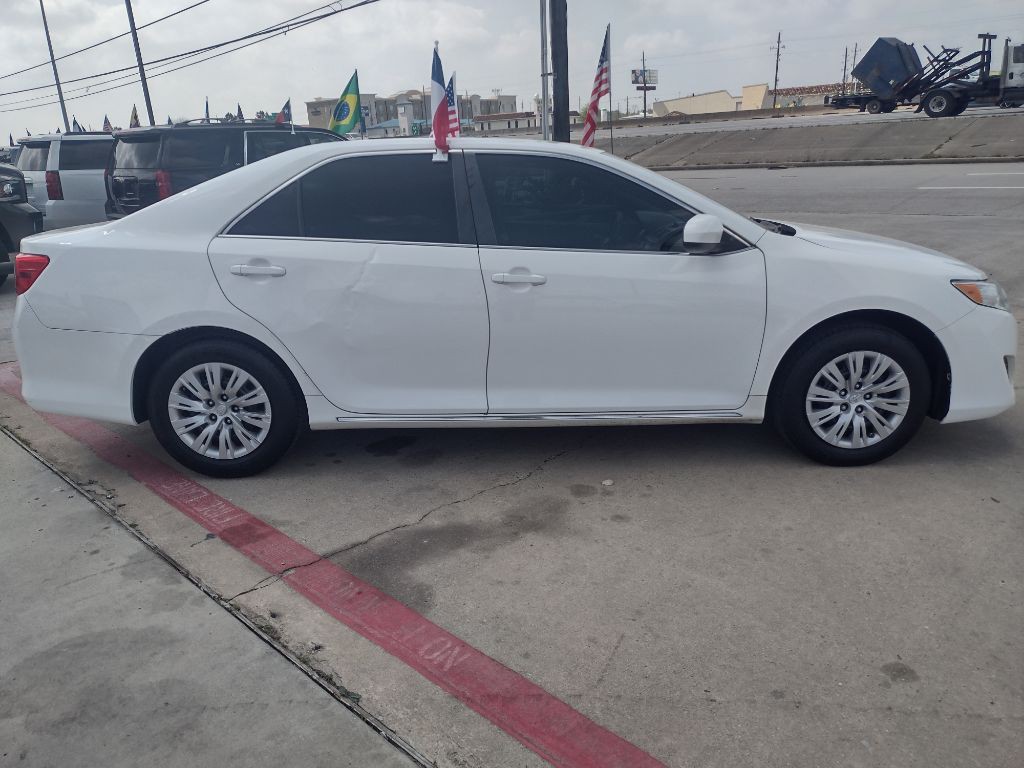 2013 Toyota Camry Image 8