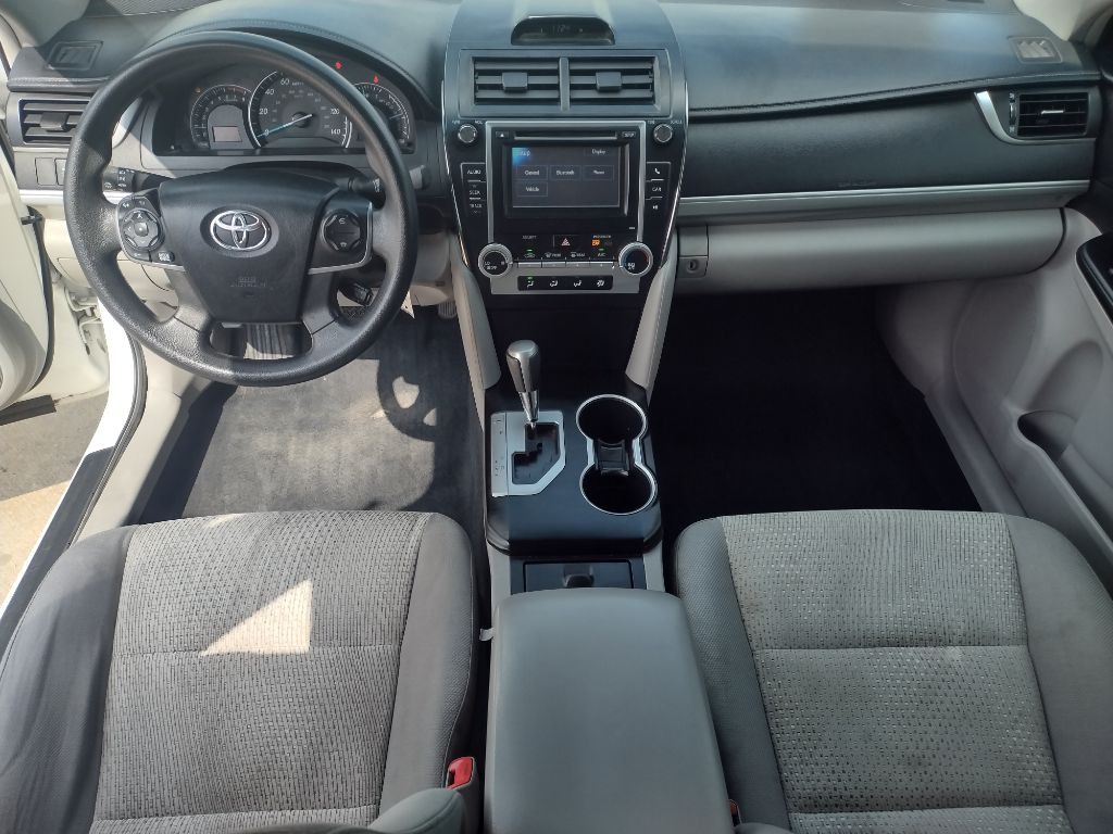 2013 Toyota Camry Image 11