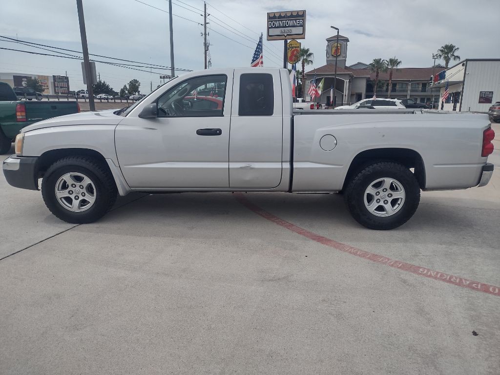 2005 Dodge Dakota Image 4