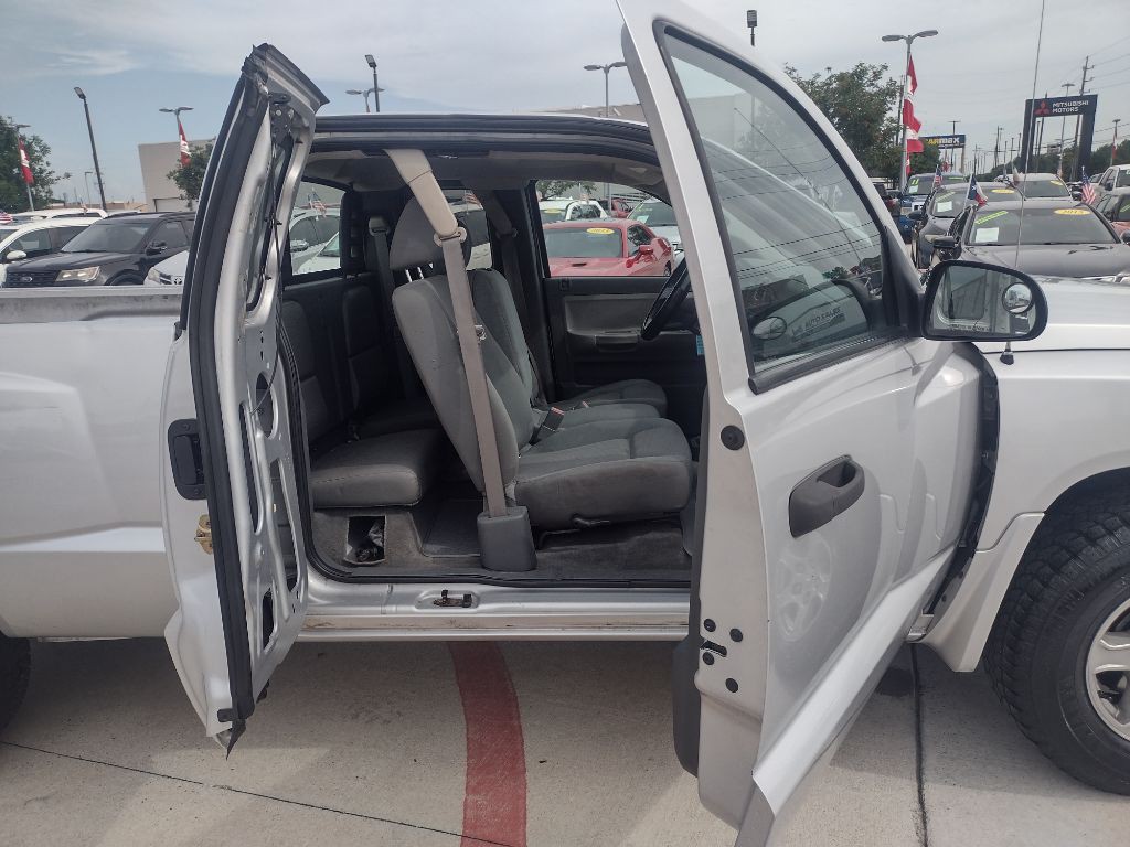 2005 Dodge Dakota Image 13