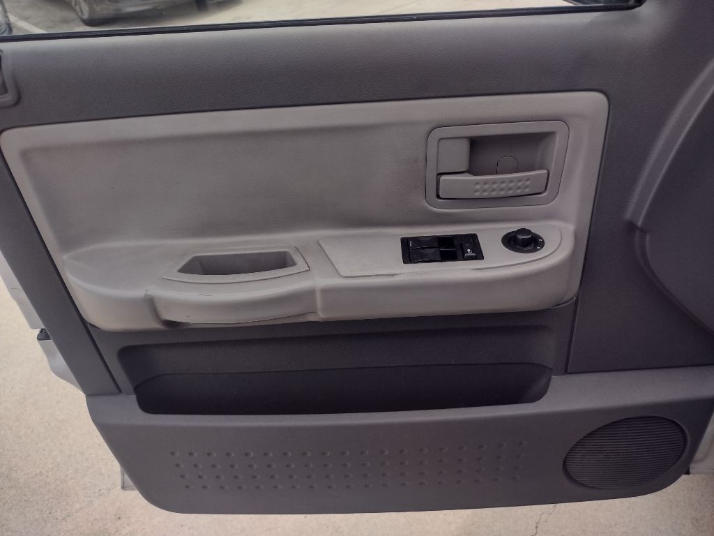 2005 Dodge Dakota Image 16