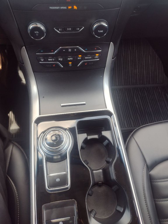 2020 Ford Edge Image 15